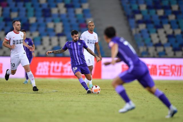 天天盈球足球比分-津门虎淘到大师级中场 于根伟发愁后防天坑咋填?